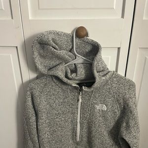 North face pull over